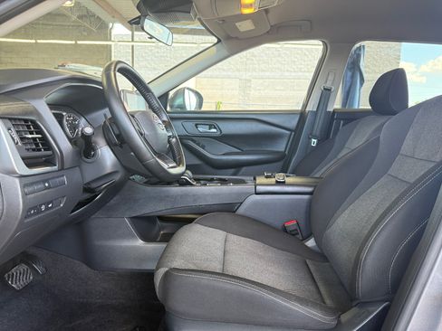 Used 2025 Nissan Rogue SV FWD image 24