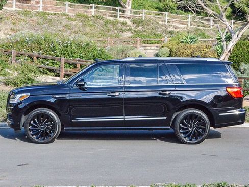 Used 2021 Lincoln Navigator L Reserve image 3