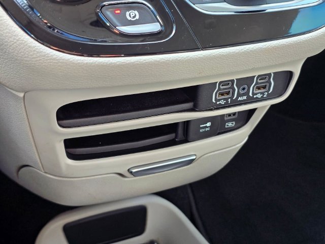 Used 2022 Chrysler Pacifica Touring-L FWD image 28