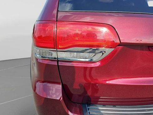 Used 2018 Jeep Grand Cherokee Laredo RWD image 37