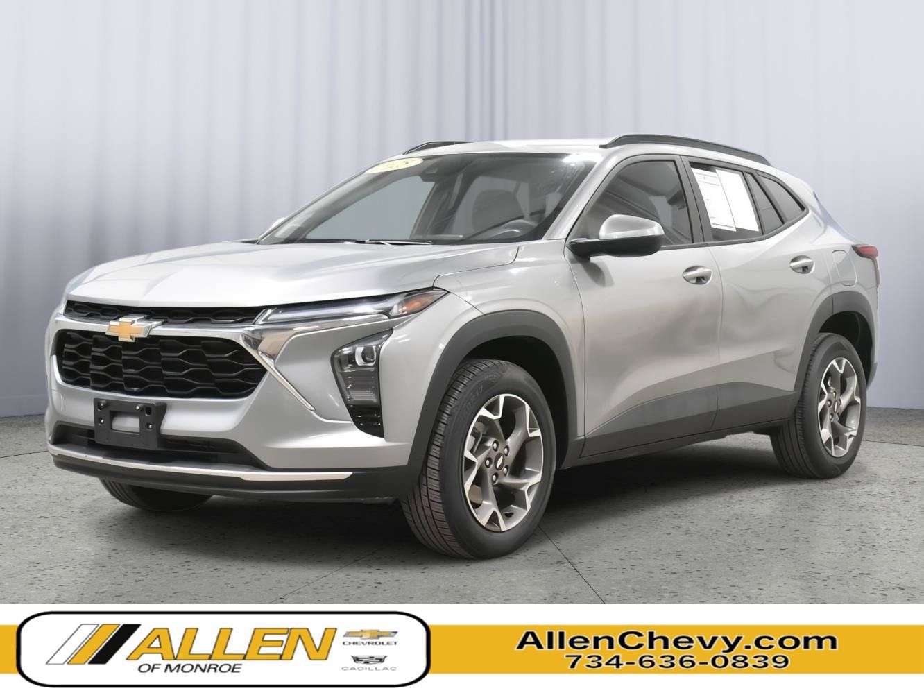 Used 2025 Chevrolet Trax LT FWD image 1