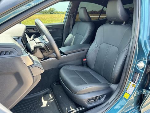 Used 2025 Toyota Camry XSE FWD image 11
