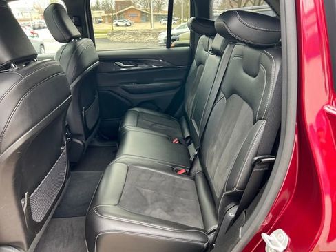 Used 2023 Jeep Grand Cherokee Altitude image 5