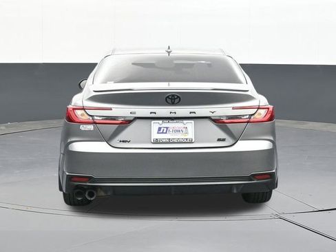 Used 2025 Toyota Camry SE w/ Convenience Package image 12