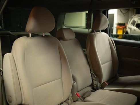 Used 2020 Kia Sedona LX FWD image 16