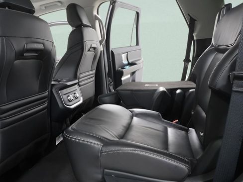 Used 2025 Ford Expedition Platinum image 27