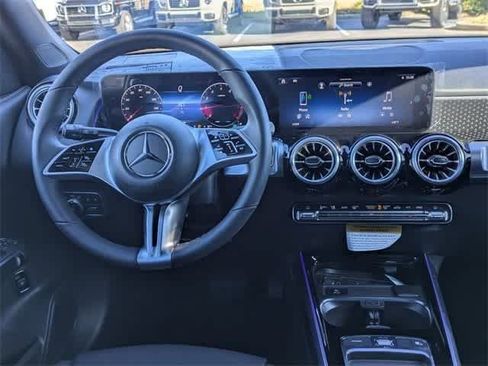 New 2025 Mercedes-Benz GLB 250 image 3