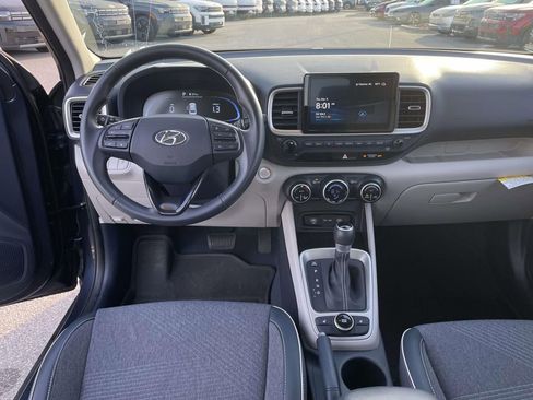 Certified 2024 Hyundai Venue Limited image 4