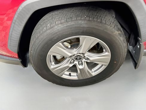Used 2025 Toyota RAV4 XLE w/ Convenience Package FWD image 14