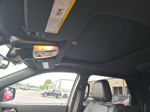 Used 2025 Dodge Durango GT AWD/4WD image 17