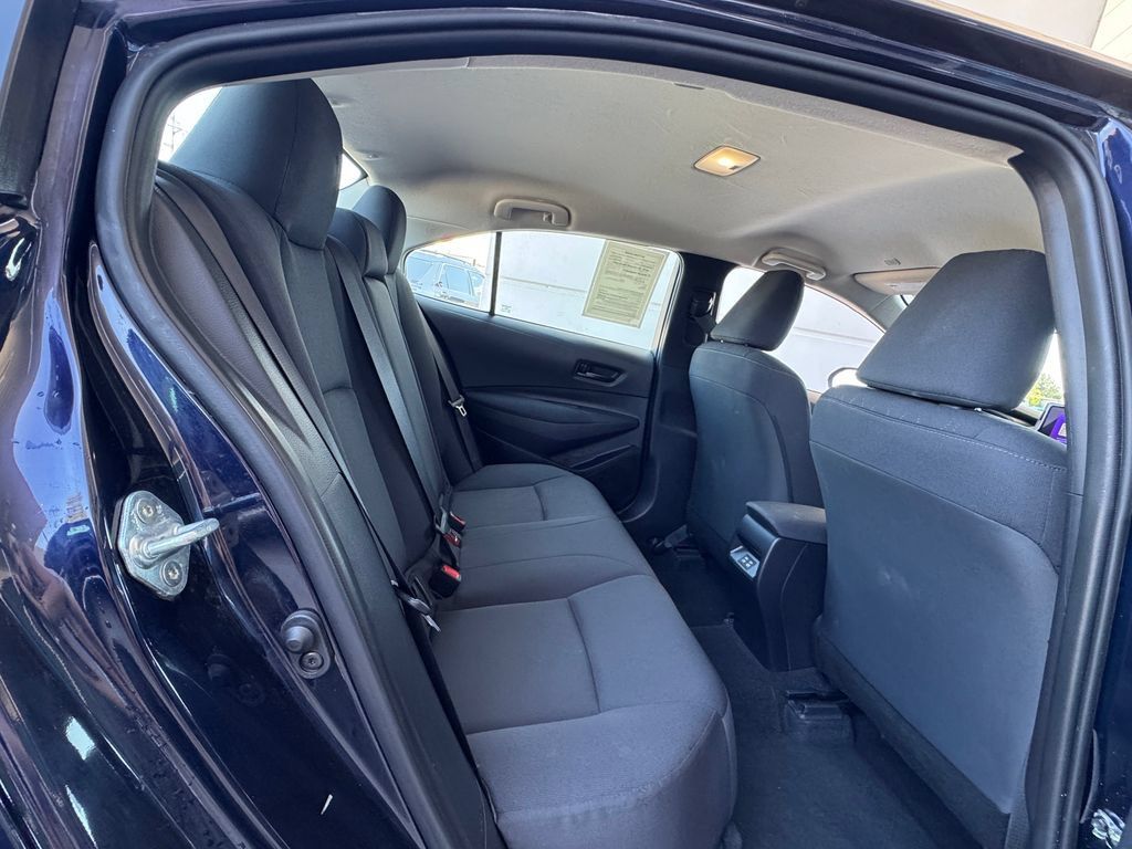 Used 2025 Toyota Corolla LE FWD image 30