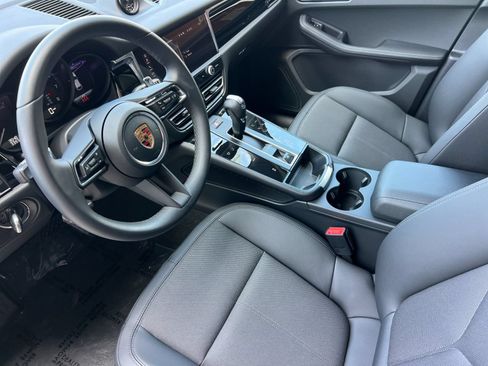 Certified 2026 Porsche Macan AWD/4WD image 4