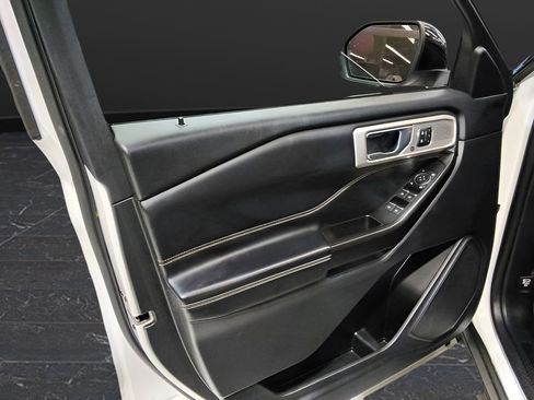 Used 2020 Ford Explorer ST image 11