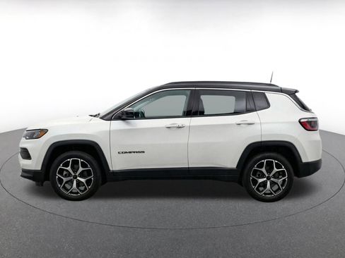 Used 2025 Jeep Compass Limited AWD/4WD image 4