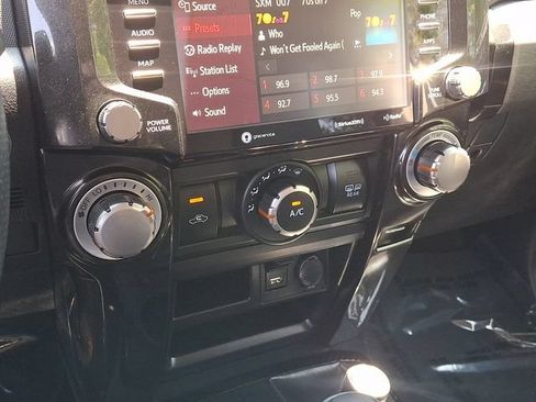Used 2020 Toyota 4Runner TRD Off-Road Premium AWD/4WD image 17