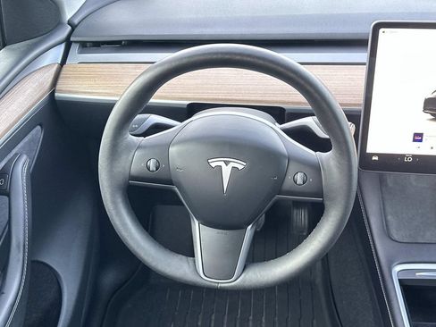 Used 2025 Tesla Model Y Long Range AWD/4WD image 23