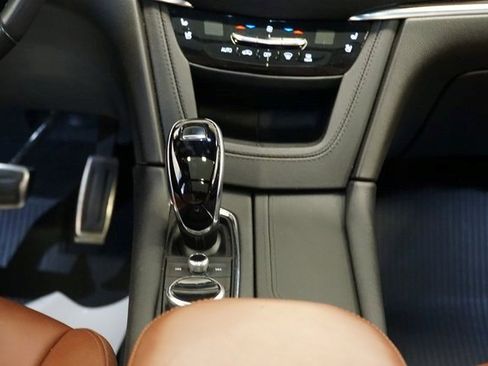 Certified 2022 Cadillac XT5 Sportv w/ Technology Package image 13