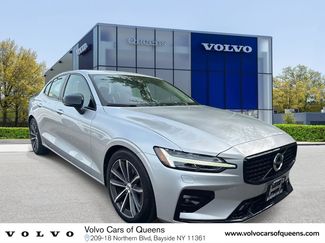 Certified 2022 Volvo S60 B5 Momentum w/ Premium Package video 1