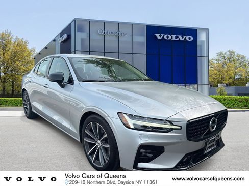 Certified 2022 Volvo S60 B5 Momentum w/ Premium Package image 1