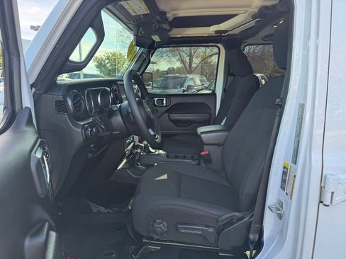 Used 2023 Jeep Wrangler Altitude image 23