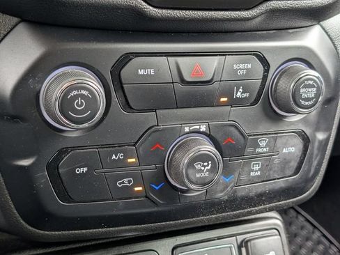 Used 2022 Jeep Renegade Latitude w/ Convenience Group AWD/4WD image 16