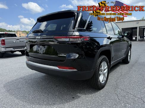 Used 2025 Jeep Grand Cherokee Laredo X AWD/4WD image 8
