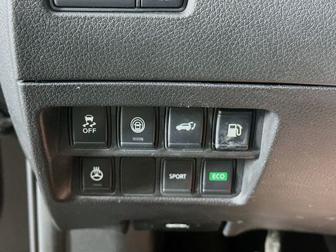 Used 2018 Nissan Rogue SL FWD image 16