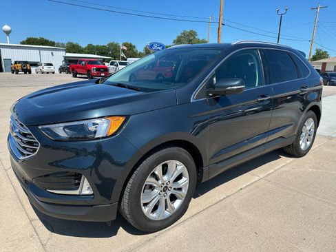 Used 2024 Ford Edge Titanium image 1