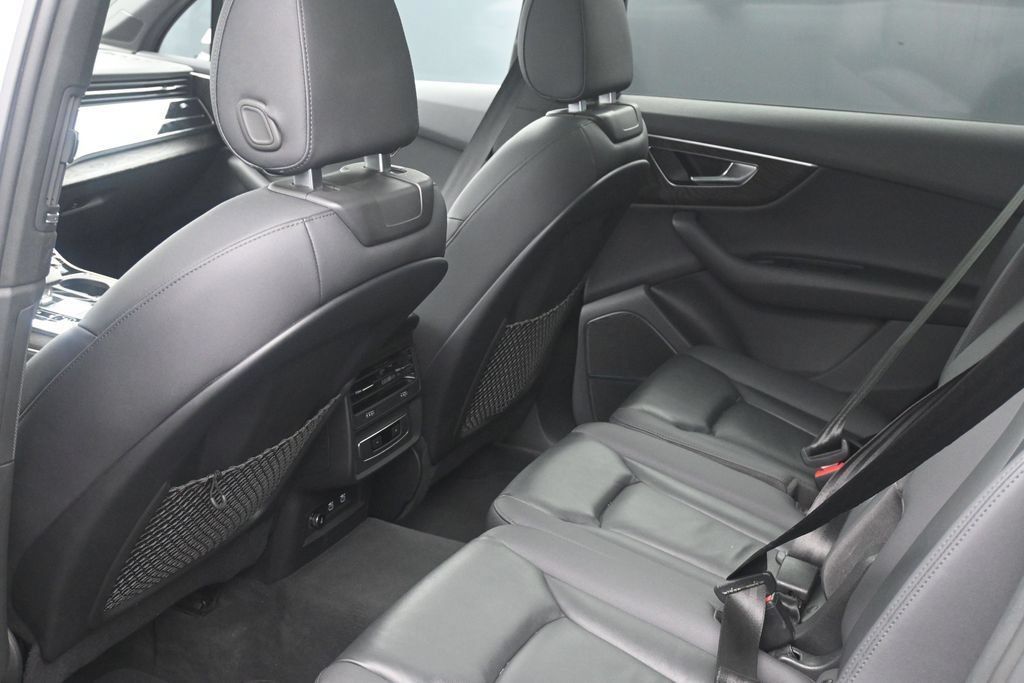 Used 2021 Audi Q7 3.0T Premium Plus w/ Premium Plus Package AWD/4WD image 15