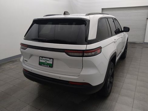 Used 2023 Jeep Grand Cherokee Altitude AWD/4WD image 7