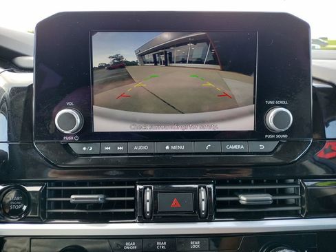 Used 2025 Nissan Pathfinder SV FWD image 29