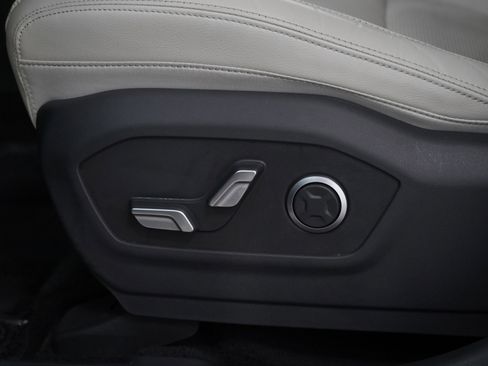 Used 2025 Hyundai Santa Fe Limited image 30