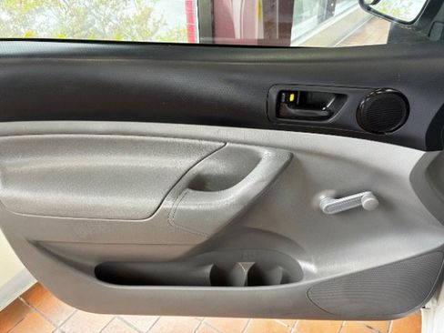 Used 2014 Toyota Tacoma 2WD Regular Cab image 12