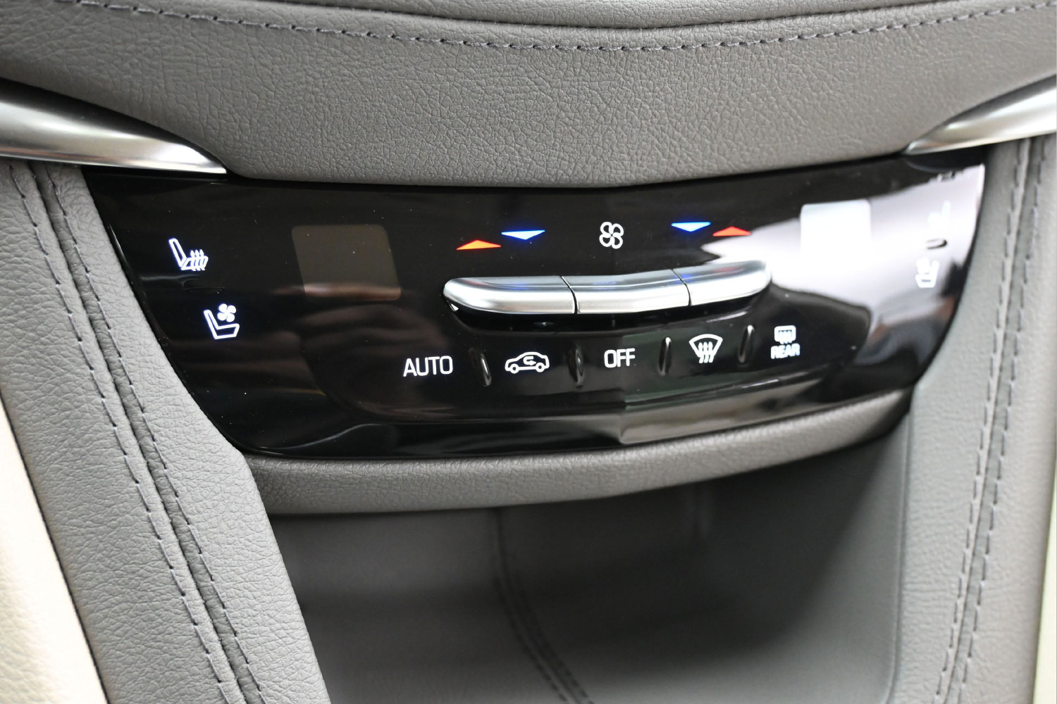 Used 2024 Cadillac XT5 Premium Luxury w/ Technology Package AWD/4WD image 19