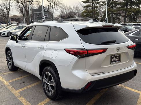 Used 2023 Toyota Highlander XLE FWD image 9