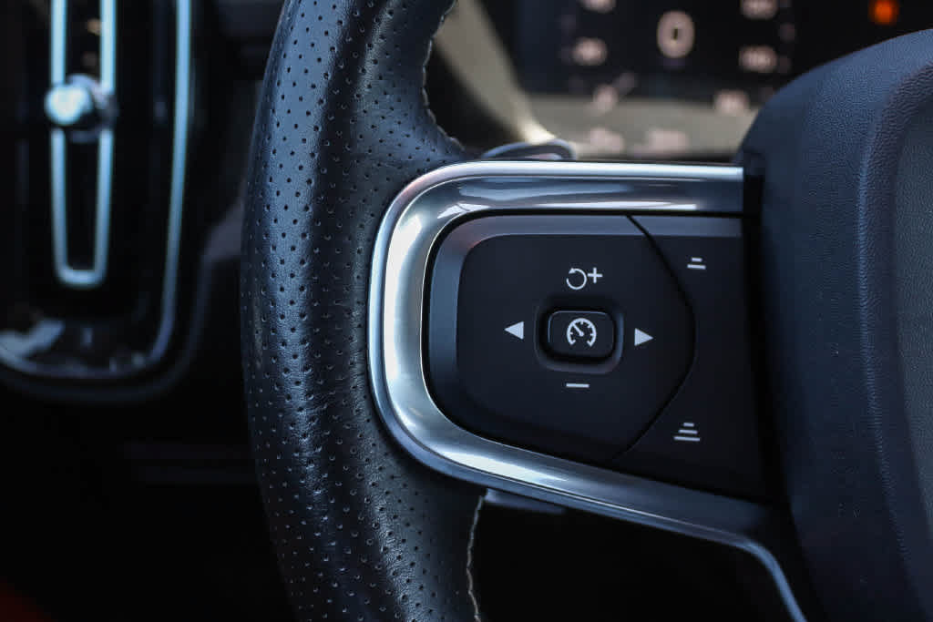 Used 2019 Volvo XC40 T5 R-Design AWD/4WD image 26