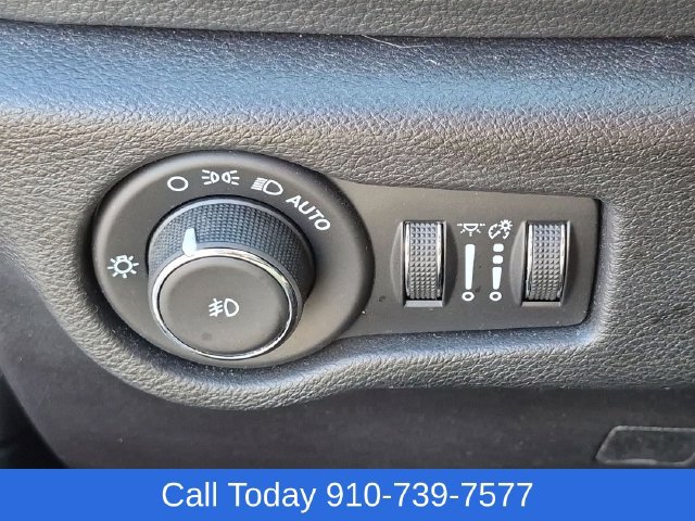 Used 2022 Chrysler Pacifica Touring FWD image 18
