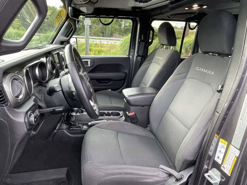 Used 2019 Jeep Wrangler Unlimited Sahara AWD/4WD image 18