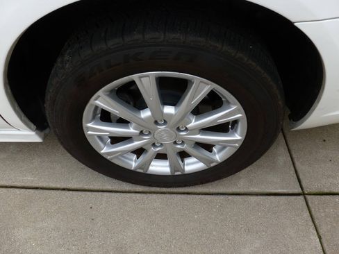 Used 2011 Buick Lucerne CX FWD image 16