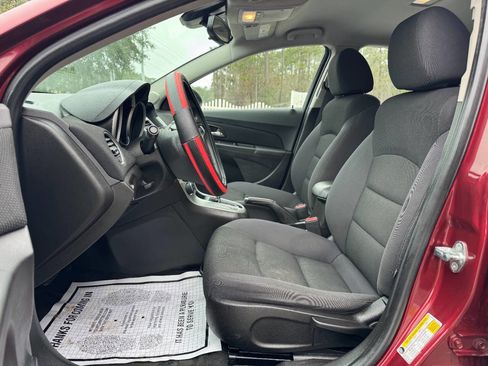 Used 2015 Chevrolet Cruze LT w/ Technology Package image 10