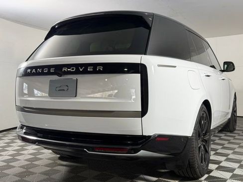 Used 2025 Land Rover Range Rover SE image 8