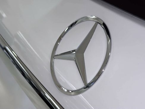 New 2026 Mercedes-Benz GLS 580 4MATIC image 8