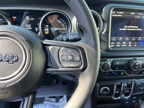 Used 2023 Jeep Wrangler Unlimited AWD/4WD image 18