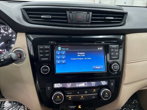 Used 2017 Nissan Rogue SV w/ SV Premium Package AWD/4WD image 14