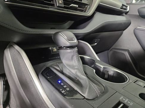 Used 2025 Toyota Highlander XLE AWD/4WD image 21
