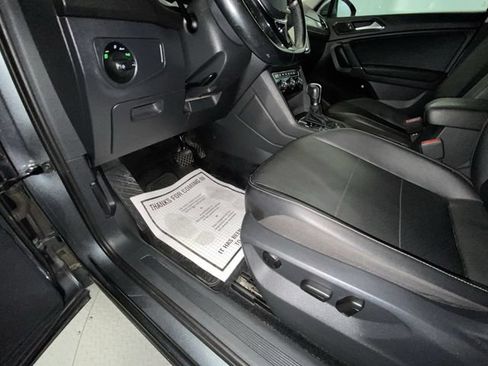 Used 2018 Volkswagen Tiguan SEL AWD/4WD image 12