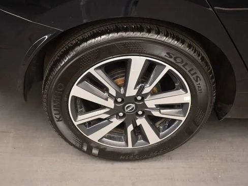 Used 2025 Nissan Versa SV FWD image 34
