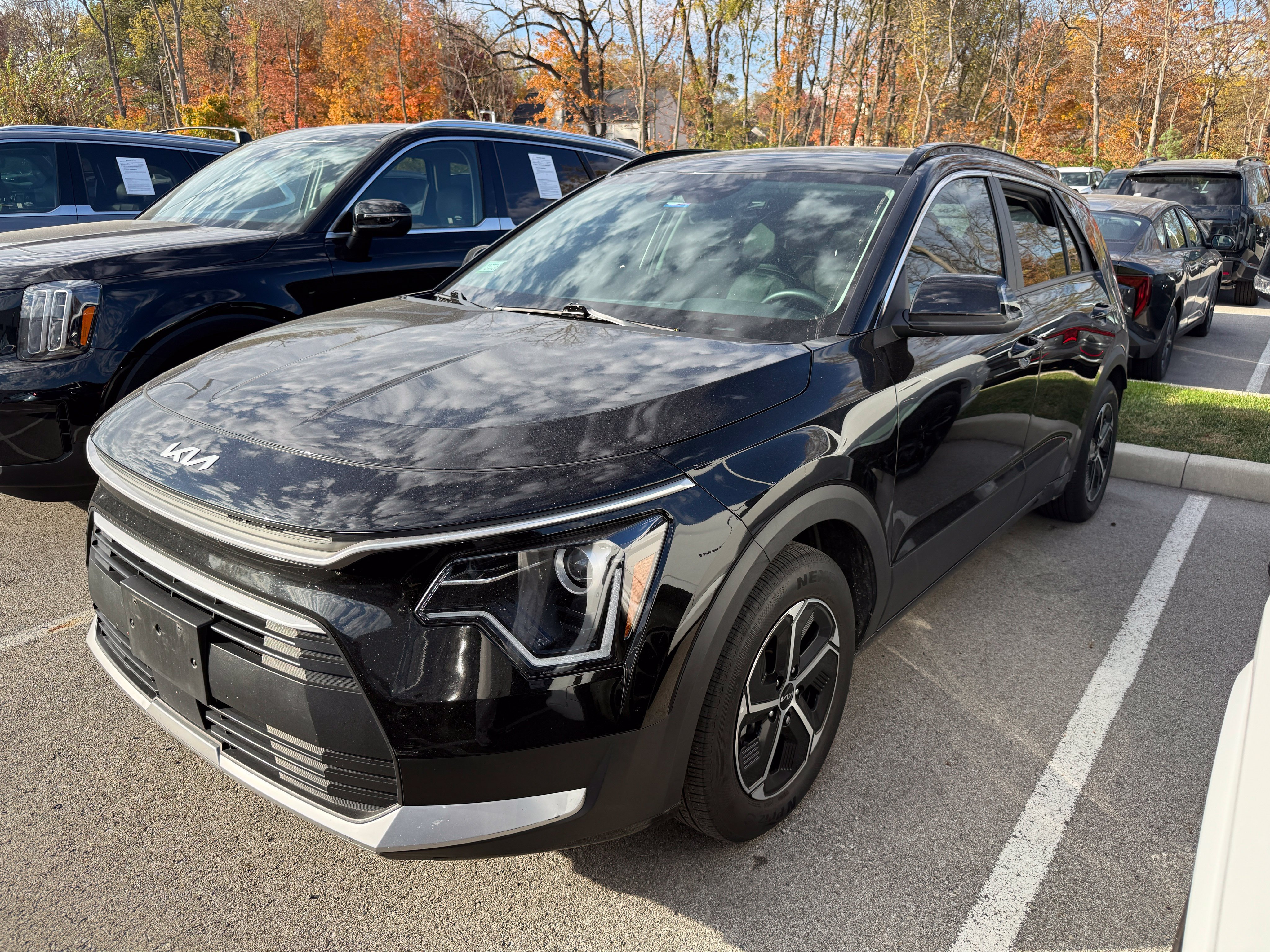 Used 2023 Kia Niro EX FWD image 3