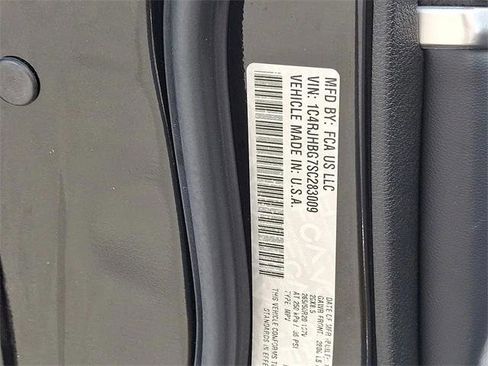 Certified 2025 Jeep Grand Cherokee Limited w/ Black Appearance Package image 30