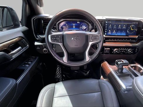 Used 2023 Chevrolet Silverado 1500 LT Trail Boss w/ LT Trail Boss Premium Package AWD/4WD image 6